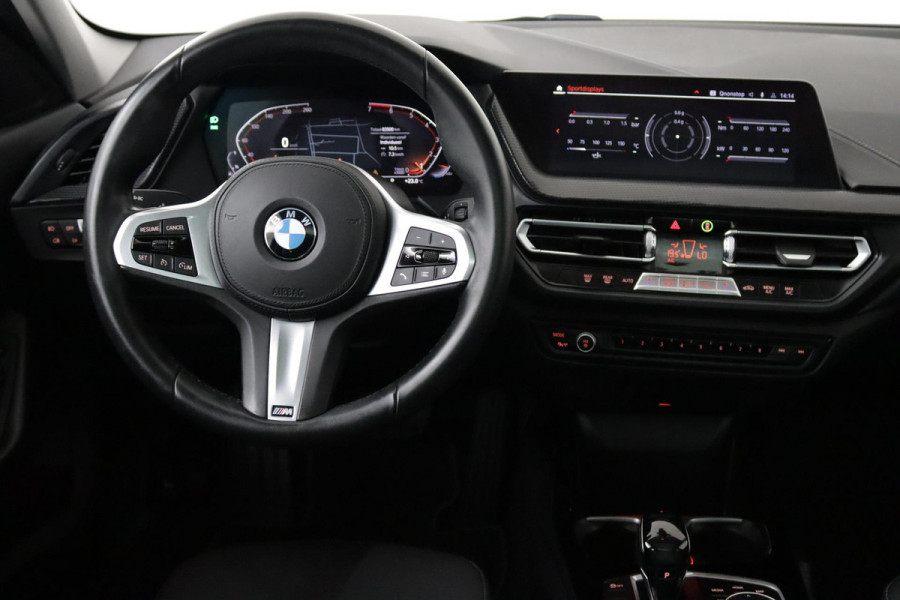 BMW 1-serie 118i Executive Edition Sport Automaat (PANORAMADAK, PDC, NAVIGATIE, SFEERV, CARPLAY, NL-AUTO, GOED ONDERHOUDEN)