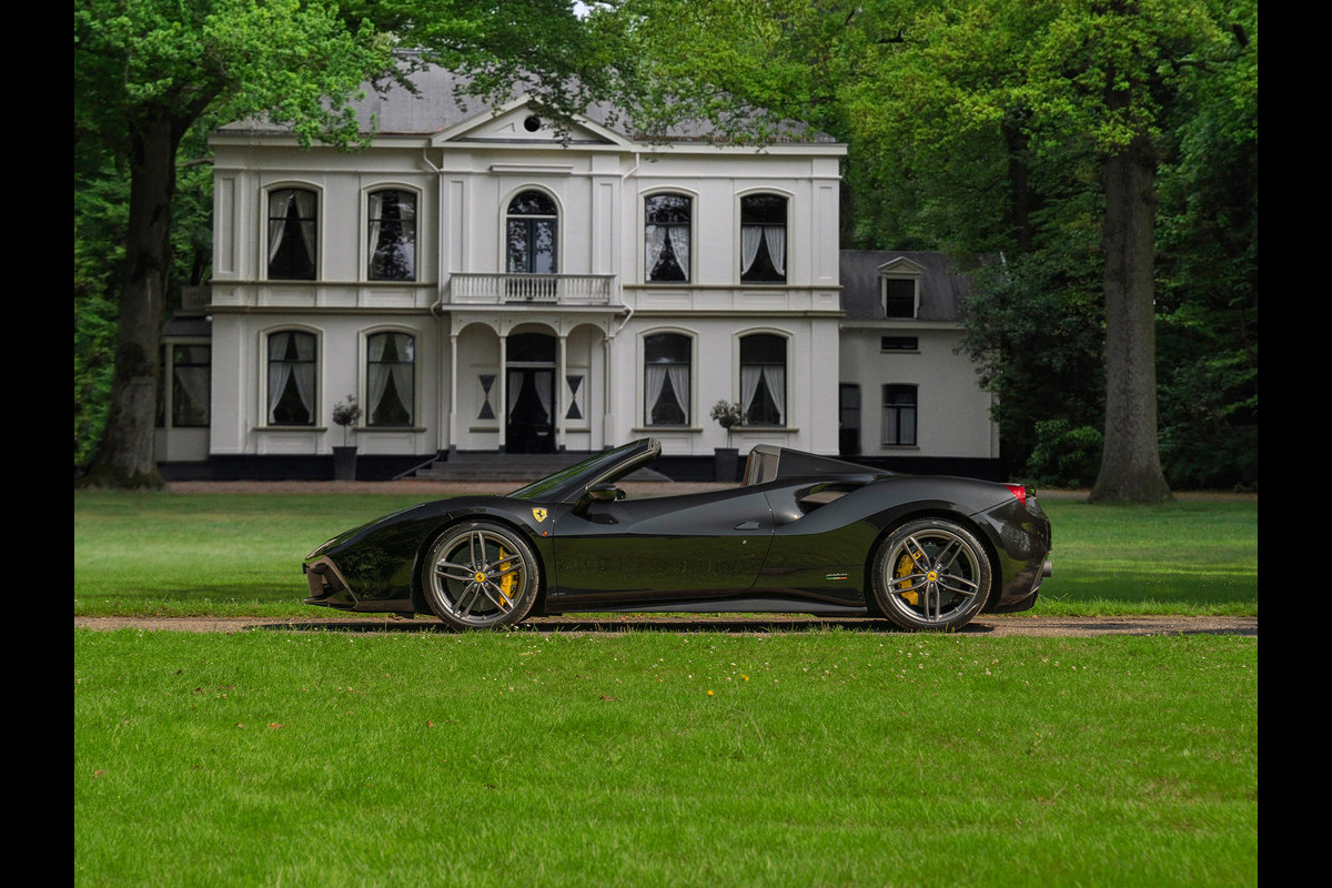 Ferrari 488 Spider | Veel carbon! | Cuoio Daytona Racing Seats | Lift | Camera's