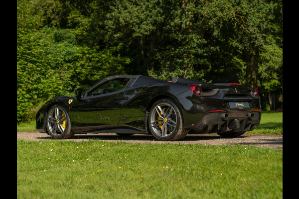 Ferrari 488 Spider | Veel carbon! | Cuoio Daytona Racing Seats | Lift | Camera's