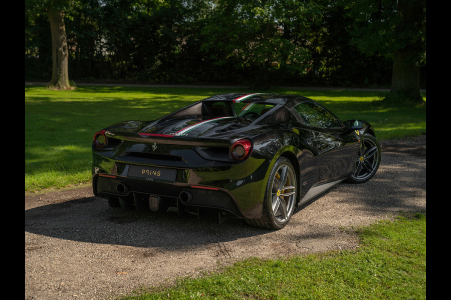 Ferrari 488 Spider | Veel carbon! | Cuoio Daytona Racing Seats | Lift | Camera's