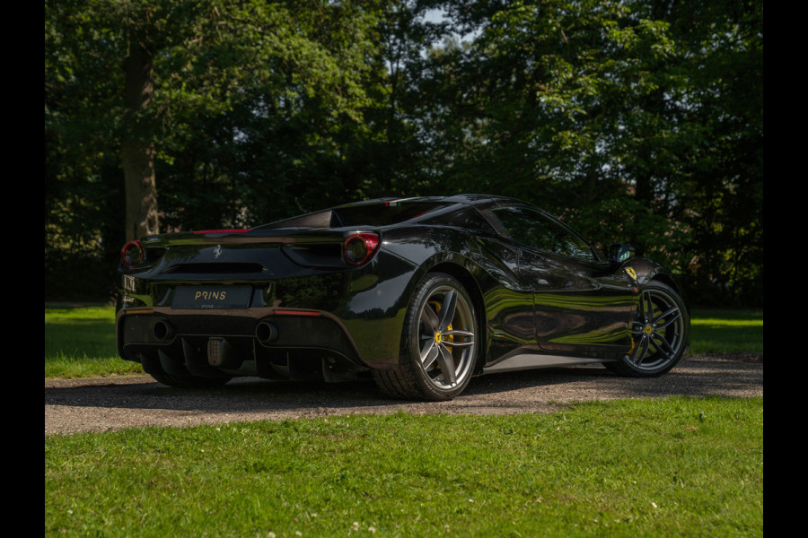 Ferrari 488 Spider | Veel carbon! | Cuoio Daytona Racing Seats | Lift | Camera's