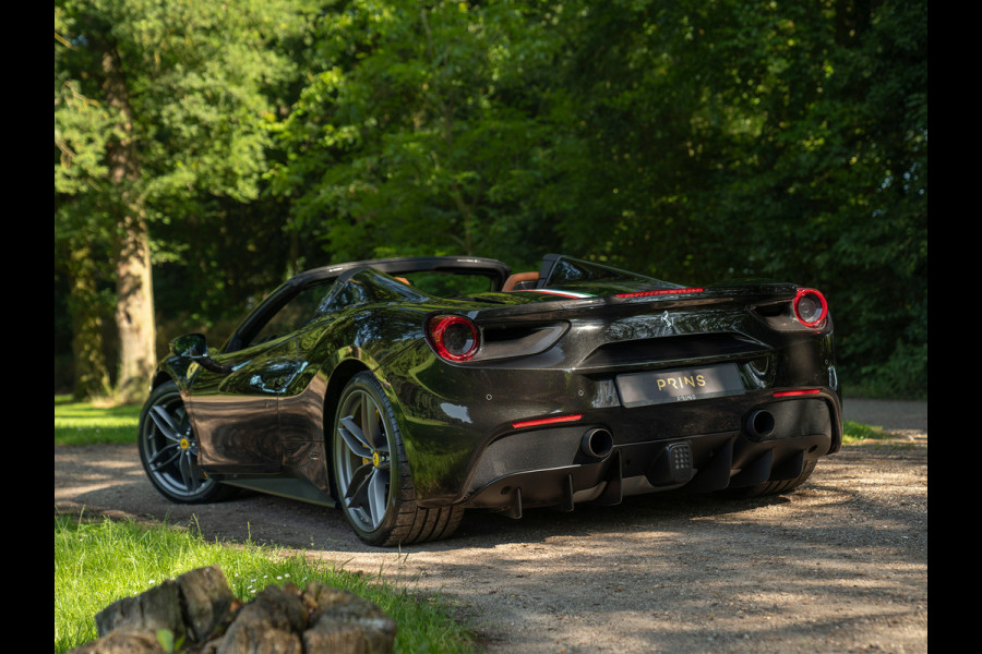 Ferrari 488 Spider | Veel carbon! | Cuoio Daytona Racing Seats | Lift | Camera's