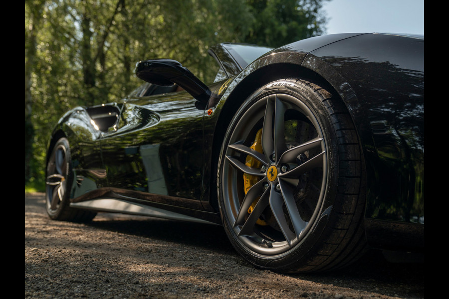 Ferrari 488 Spider | Veel carbon! | Cuoio Daytona Racing Seats | Lift | Camera's