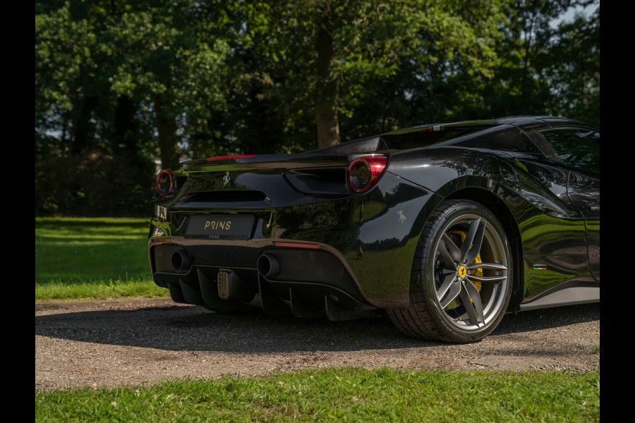 Ferrari 488 Spider | Veel carbon! | Cuoio Daytona Racing Seats | Lift | Camera's