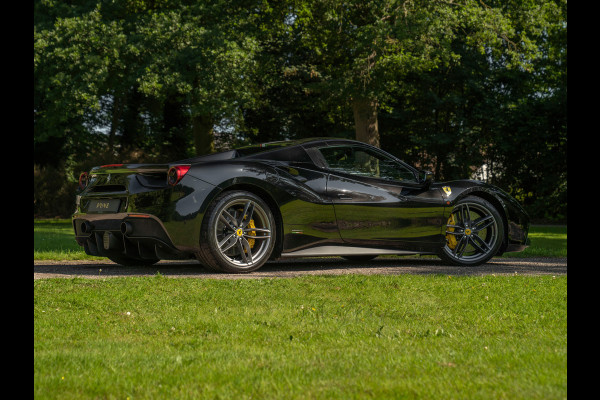 Ferrari 488 Spider | Veel carbon! | Cuoio Daytona Racing Seats | Lift | Camera's