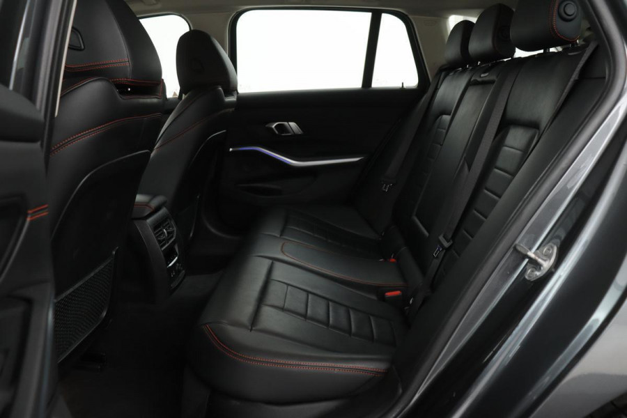BMW 3-serie 318d Sport Line | Executive Edition | Leder | Stoelverwarming | Carplay | Sportstoelen | Navigatie | DAB | Climate control | PDC | Cruise control