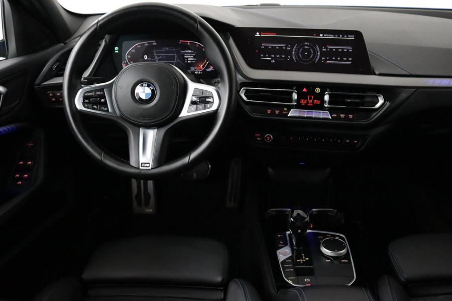 BMW 1-serie 118i Executive Edition Automaat (M-PAKKET, CAMERA, ADAPTIVE CRUISE, CARPLAY, 1e EIGENAAR, SFEERVERLICHTING)
