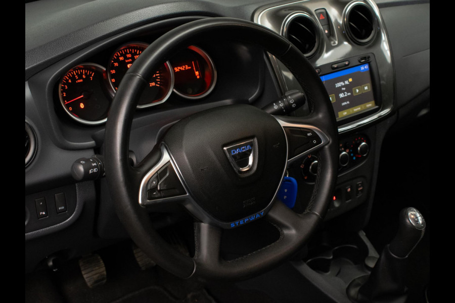 Dacia Sandero 0.9 TCe Ambiance Sport (NAVIGATIE,CRUISE,PDC,BLUETOOTH,LED,BULLBAR,SPORTSTOELEN,LM VELGEN,NETTE STAAT)