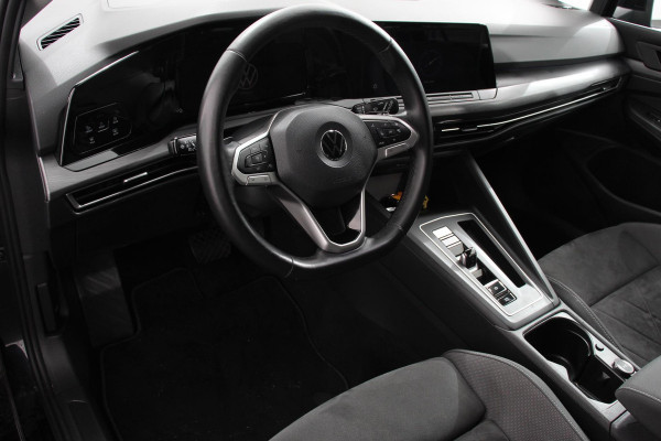 Volkswagen GOLF Variant 1.5 eTSI 150pk DSG Style | Navigatie | Apple Carplay/Android Auto | Lane Assist | Dodehoek Assistent | Head-up Display |Park Assist | Parkeersensoren | Camera | Stuur- en stoelverwarming | Keyless Entry/Start | LED-verlichting voor