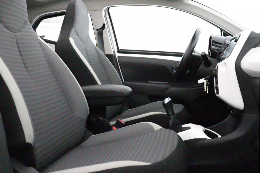 Toyota Aygo 1.0 VVT-i X-First Cabrio Bi-Tone
