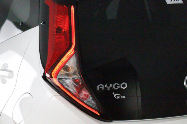 Toyota Aygo 1.0 VVT-i X-First Cabrio Bi-Tone