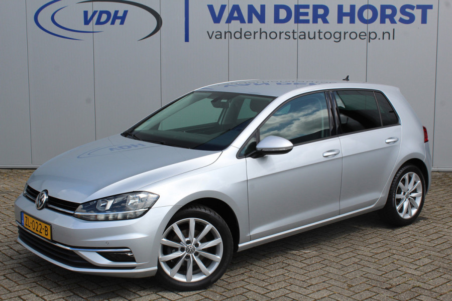 Volkswagen Golf 1.0-115pk TSI Highline. Mooie 5 deurs Volkswagen Golf in de chique Highline uitvoering. Volautm. airco dual, navigatie, telefoonvoorb., camera, parkeersensoren v+a, metallic lak, trekhaak, LM wielen, adaptive cruise control, ski luik etc.