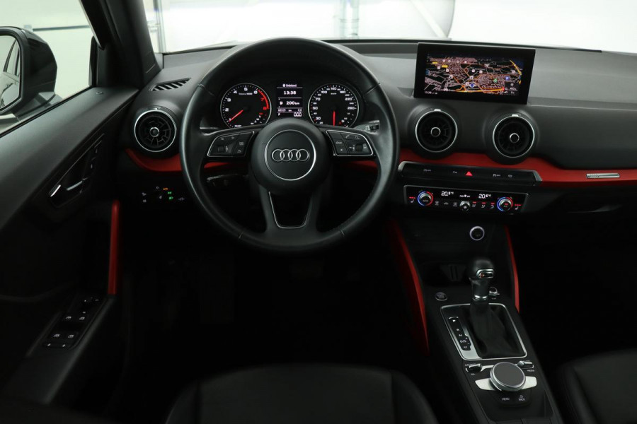 Audi Q2 35 TFSI S Edition | Leder | Stoelverwarming | Keyless | Carplay | Trekhaak | DAB | Climate control | PDC | Navigatie | Bluetooth | Full LED