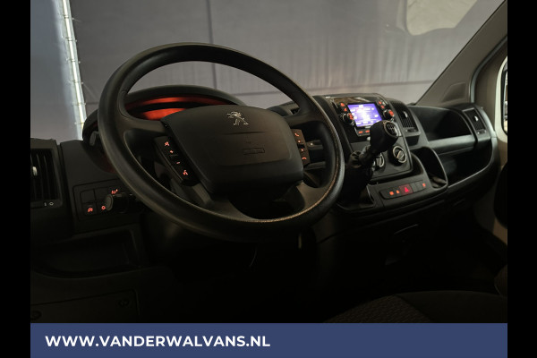 Peugeot Boxer 2.2 BlueHDi 140pk L2H2 Euro6 ** Airco | Navigatie | Camera | Cruisecontrol Trekhaak, Parkeersensoren, Bijrijdersbank, Bluetooth-telefonie