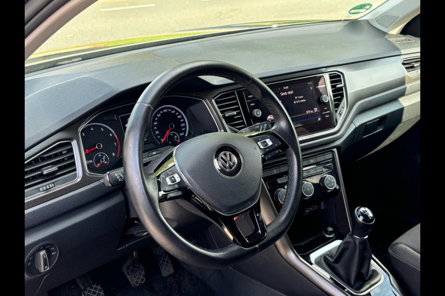 Volkswagen T-Roc BWJ 11-2019 | 1.5 TSI 150PK Style Business | TREKHAAK | AIRCO | NAVI | CRUISE | LICHTMETAAL | PDC |