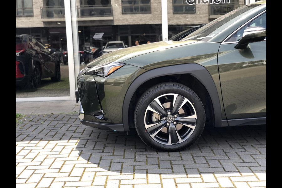 Lexus UX 250h Preference Line | Facelift, Dodehoekherkenning, Parkeersensoren, CarPlay, Stoel + Stuurverwarming, 18 inch