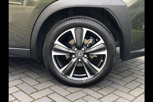 Lexus UX 250h Preference Line | Facelift, Dodehoekherkenning, Parkeersensoren, CarPlay, Stoel + Stuurverwarming, 18 inch