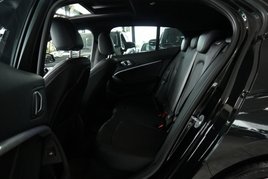 BMW 1-serie 118i High Executive M-sport NL AUTO VOL LEDER | PANO | ADAPTIVE CRUISE | CARPLAY |