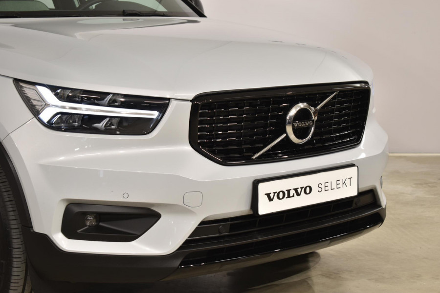 Volvo XC40 T4 211PK Automaat Recharge R-Design Expression / Intellisafe / Blis / Elektrische stoelen / Trekhaak