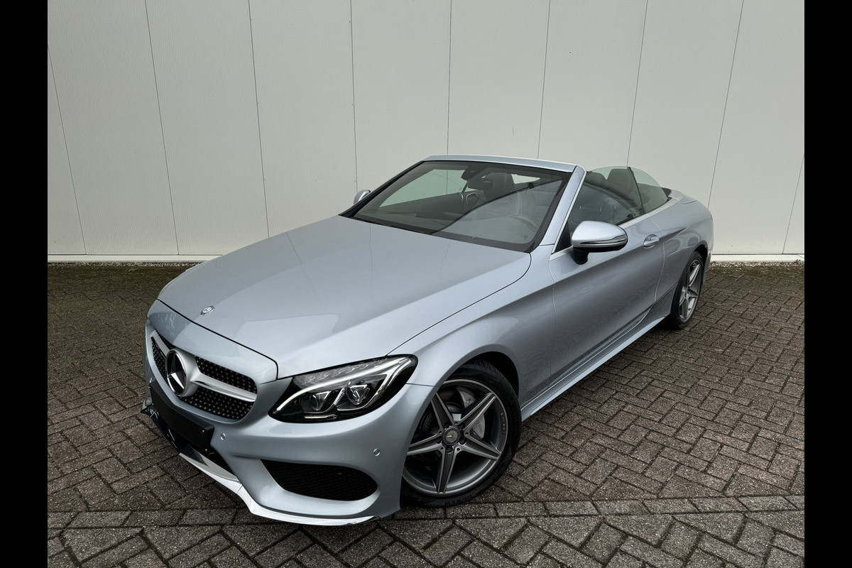 Mercedes-Benz C-Klasse Cabrio 180 AMG CABRIO Automaat Sfeerverlichting Airscarf Nekverwarming Automaat-Cruise control-Achteruitrijcamera-Sfeerverlichting- Alarm klasse3 Spiegelpakket Stoelverwarming Zwarte hemel