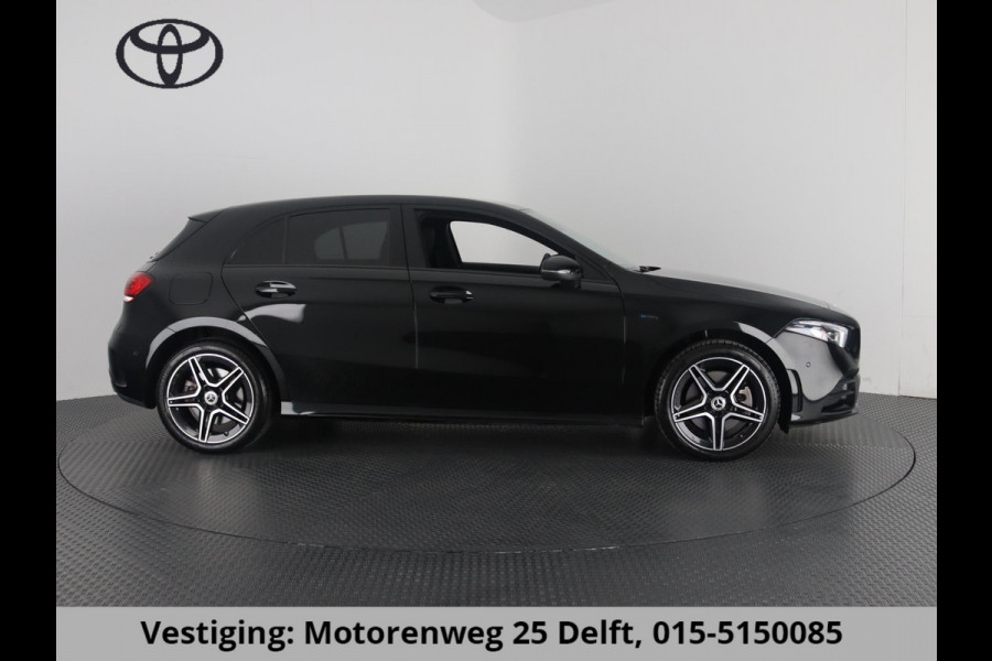 Mercedes-Benz A-Klasse 250 e PREMIUM PLUS AMG 1e EIGENAAR. NL AUTO ! NIEUW 53.000,-