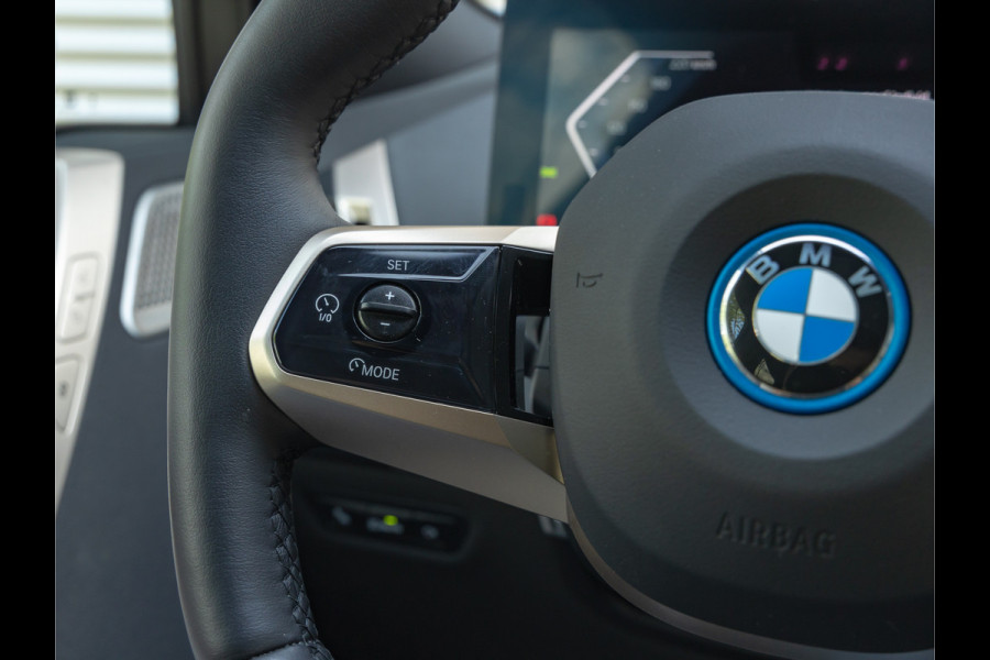 BMW iX xDrive50 - Luchtvering - Bowers & Wilkins - Pano - 112kWh