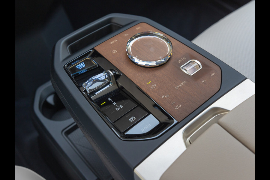 BMW iX xDrive50 - Luchtvering - Bowers & Wilkins - Pano - 112kWh