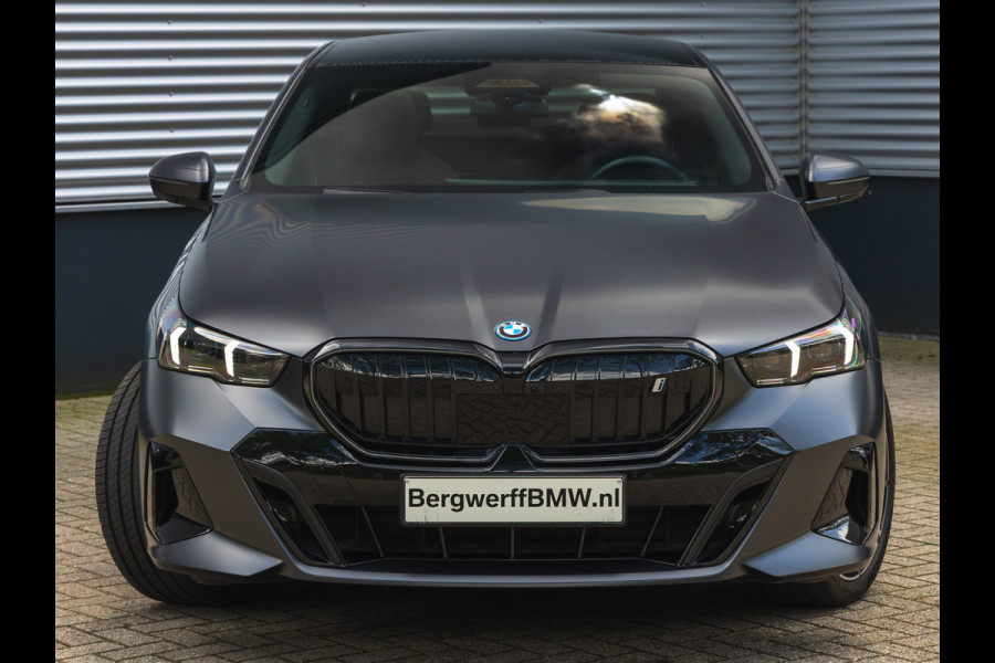 BMW i5 eDrive40 M-Sport Pro - Pano - Driving + Parking Ass Prof - Bowers & Wilkins - Stoelventilatie