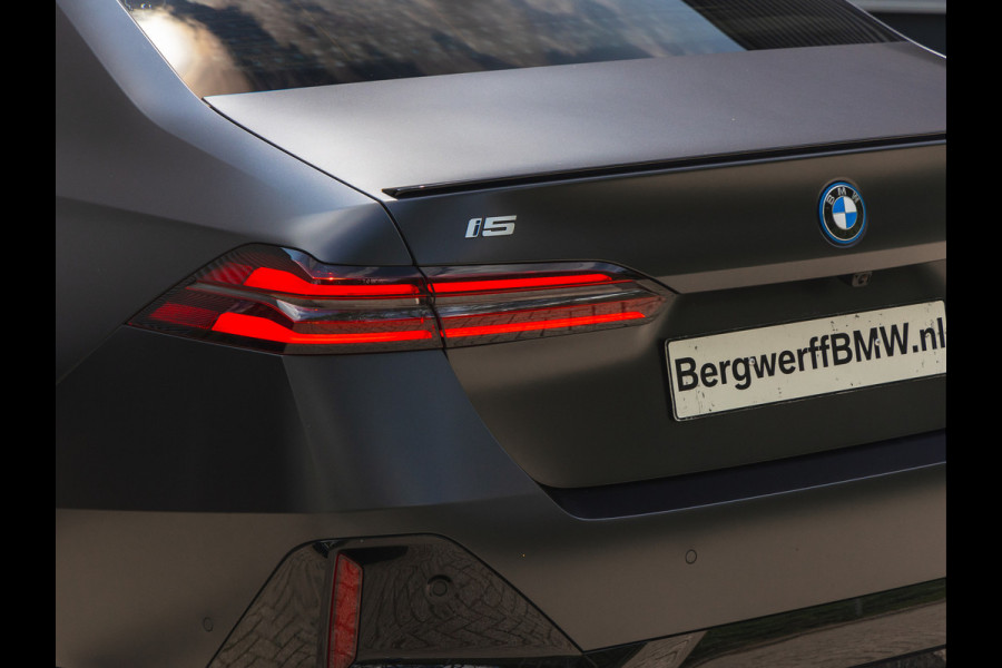 BMW i5 eDrive40 M-Sport Pro - Pano - Driving + Parking Ass Prof - Bowers & Wilkins - Stoelventilatie