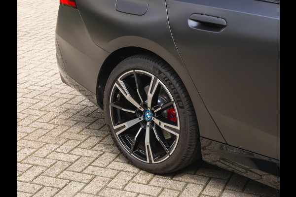 BMW i5 eDrive40 M-Sport Pro - Pano - Driving + Parking Ass Prof - Bowers & Wilkins - Stoelventilatie