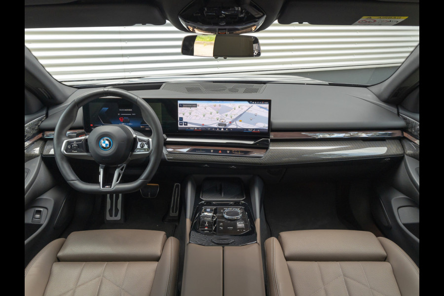 BMW i5 eDrive40 M-Sport Pro - Pano - Driving + Parking Ass Prof - Bowers & Wilkins - Stoelventilatie