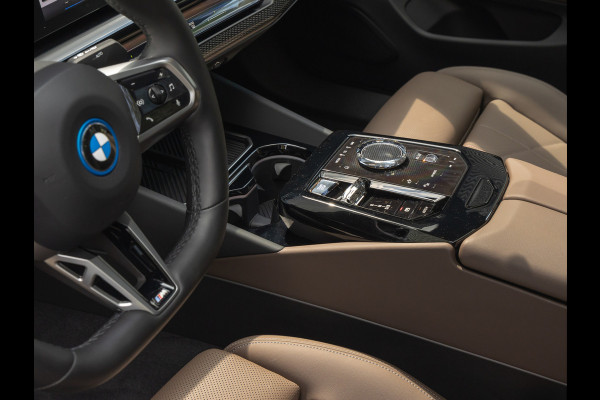 BMW i5 eDrive40 M-Sport Pro - Pano - Driving + Parking Ass Prof - Bowers & Wilkins - Stoelventilatie