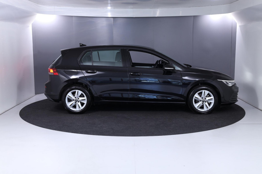 Volkswagen Golf 1.0 TSI Life Business 110 pk | Verlengde garantie | Navigatie | Parkeersensoren | Adaptieve cruise control | Stoelverwarming |