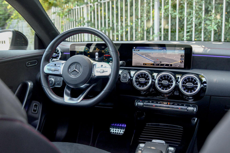 Mercedes-Benz CLA-Klasse 250 e AMG Plug-In, Pano, 360, BTW, Keyless, Dodeh, Sfeer, CarPlay!