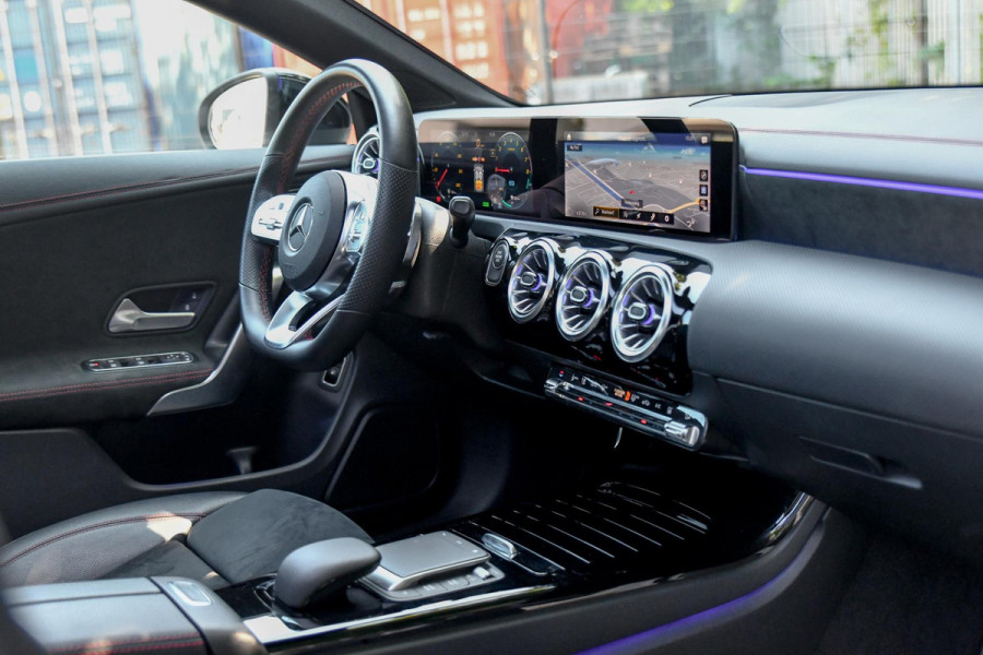 Mercedes-Benz CLA-Klasse 250 e AMG Plug-In, Pano, 360, BTW, Keyless, Dodeh, Sfeer, CarPlay!