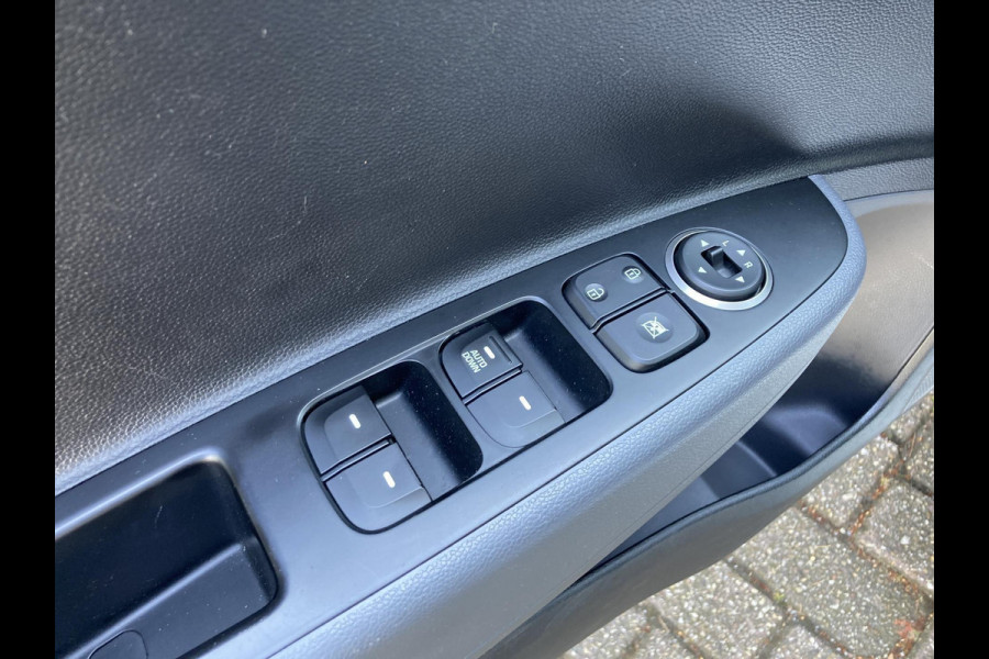 Hyundai i10 1.0i Comfort Airco Cruise Control 5 deurs Bluetooth Vierseizoensbanden