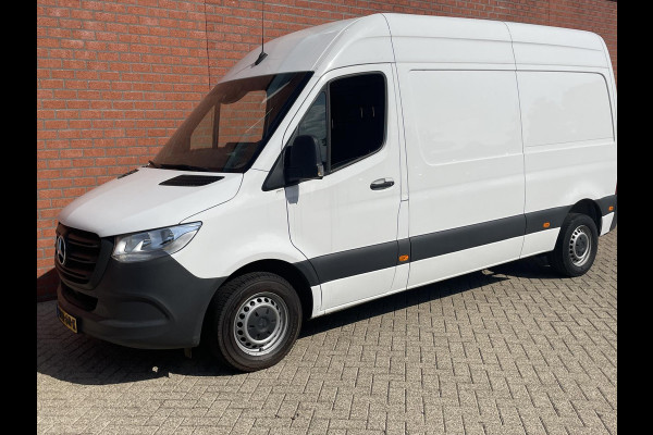 Mercedes-Benz Sprinter L2H2 Automaat Navi Airco Camera Trekhaak 3Zits DAB