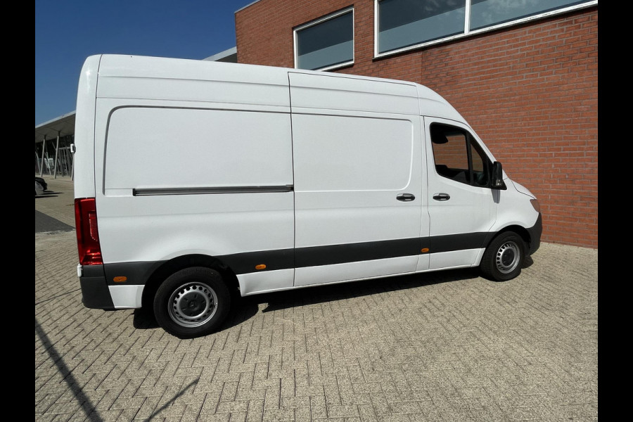 Mercedes-Benz Sprinter L2H2 Automaat Navi Airco Camera Trekhaak 3Zits DAB