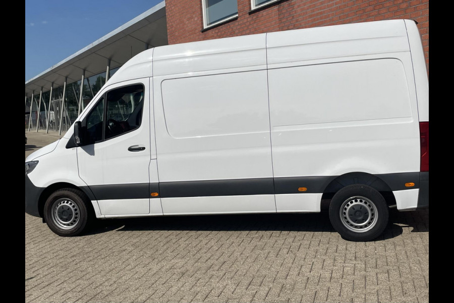 Mercedes-Benz Sprinter L2H2 Automaat Navi Airco Camera Trekhaak 3Zits DAB