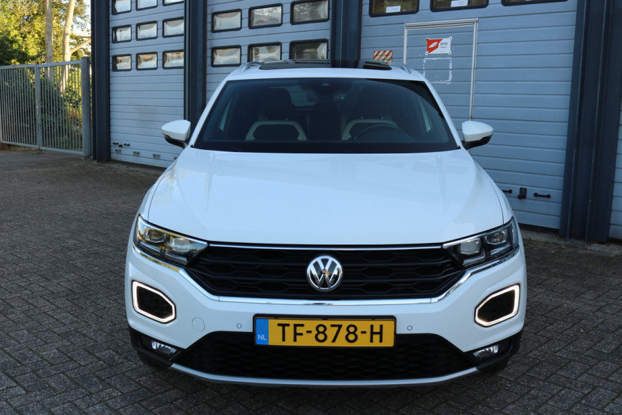 Volkswagen T-Roc 1.5 TSI Sport Xenon Led Panodak Virtual cockpit Navi 150pk!!!