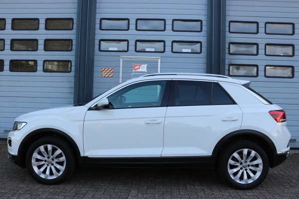 Volkswagen T-Roc 1.5 TSI Sport Xenon Led Panodak Virtual cockpit Navi 150pk!!!