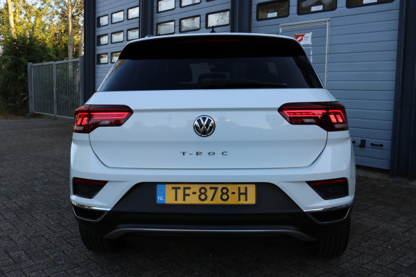 Volkswagen T-Roc 1.5 TSI Sport Xenon Led Panodak Virtual cockpit Navi 150pk!!!