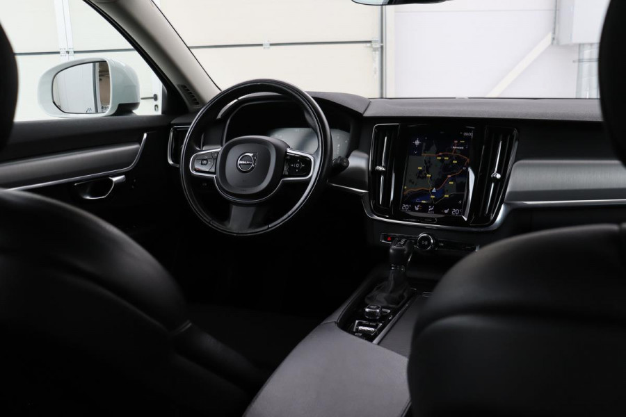 Volvo V90 Cross Country 2.0 D4 AWD | Camera | Stoel & Stuurverwarming | Trekhaak | Navigatie | Half leder | Adaptive cruise | Full LED