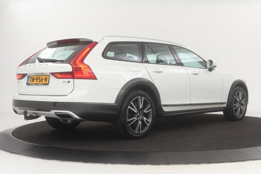 Volvo V90 Cross Country 2.0 D4 AWD | Camera | Stoel & Stuurverwarming | Trekhaak | Navigatie | Half leder | Adaptive cruise | Full LED