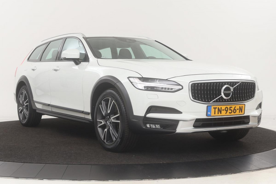 Volvo V90 Cross Country 2.0 D4 AWD | Camera | Stoel & Stuurverwarming | Trekhaak | Navigatie | Half leder | Adaptive cruise | Full LED