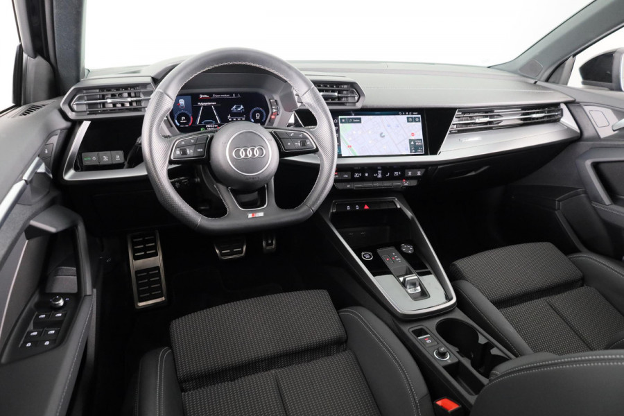 Audi A3 Sportback 35 TFSI S edition 150pk S-tronic | Panoramadak | Afgevlakt sportstuur | 18inch velgen