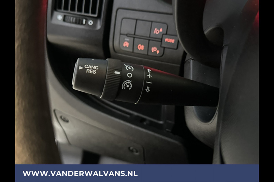 Peugeot Boxer 2.2BlueHDi 140pk L2H2 Euro6 Airco | Camera | Navigatie | Trekhaak Cruisecontrol, Parkeersensoren, Bijrijdersbank