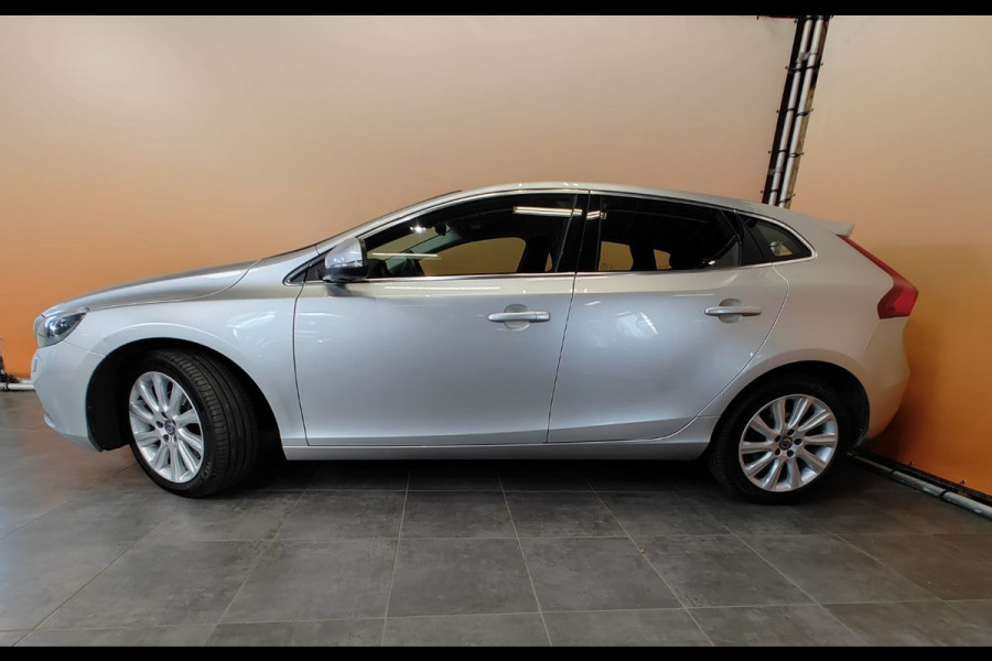 Volvo V40 2.0 T3 Momentum dealer onderhouden navi lmv