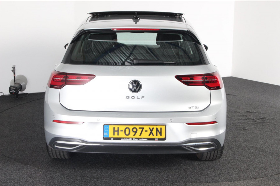 Volkswagen Golf 1.5 eTSI Style | Org. NL-auto | panoramadak | 18" lmv |