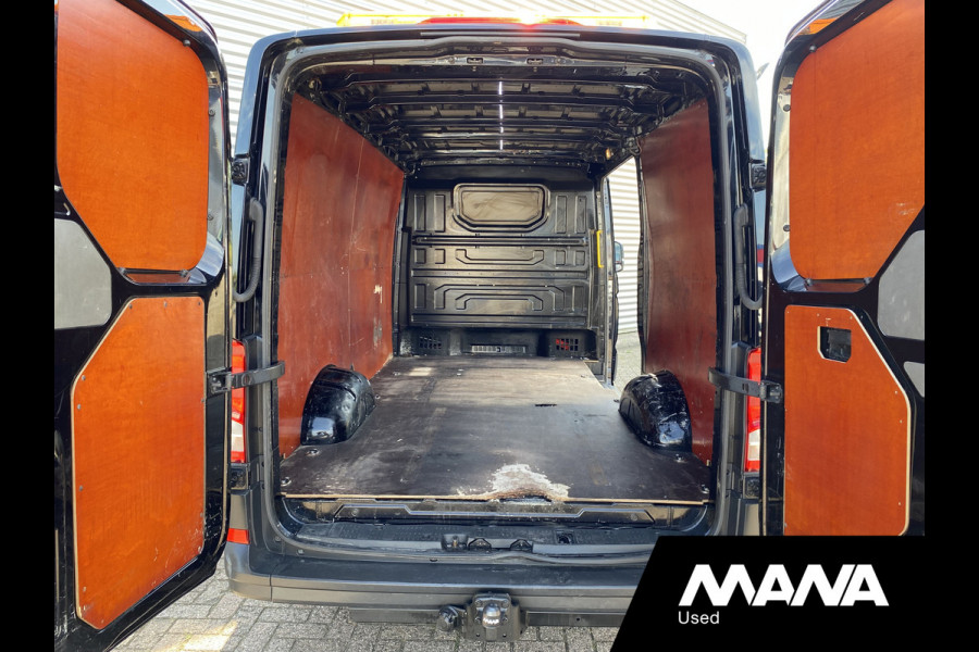 Volkswagen Crafter 35 2.0 TDI L3H2 140PK 4X4 Airco Bluetooth Cruise Trekhaar Zwaailicht Flitsers 12V